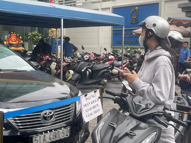 Đi mua v&agrave;ng thời gi&aacute; đỉnh... - Ảnh 5.