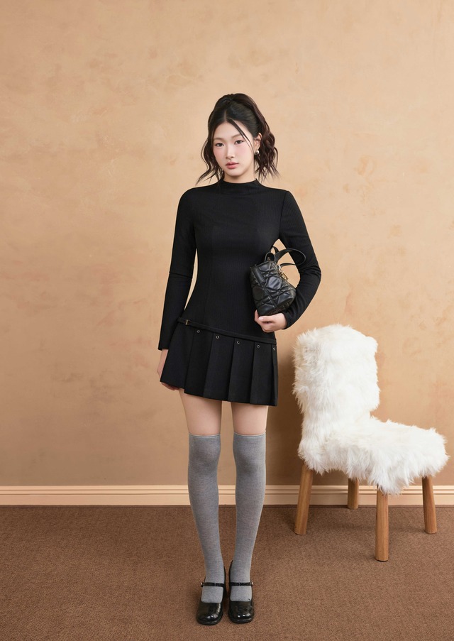 Đơn giản nhưng không đơn điệu với sắc đen và xám- Ảnh 1. Đơn giản nhưng không đơn điệu với sắc đen và xám- Ảnh 1.