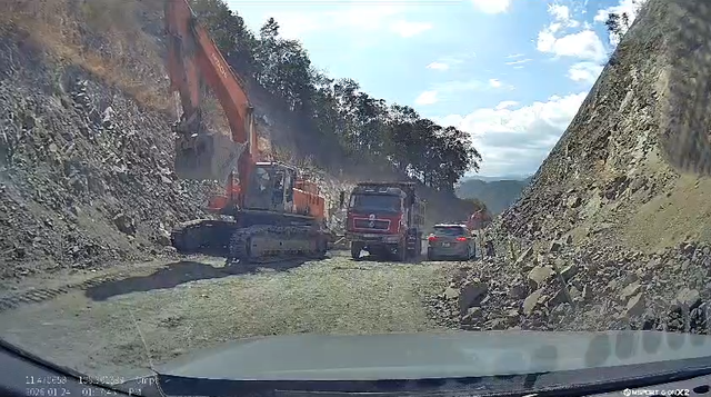 Cảnh b&aacute;o nguy hiểm cho xe lưu th&ocirc;ng tr&ecirc;n đ&egrave;o Đại Ninh , tuyến QL28B L&acirc;m Đồng - Ảnh 3.