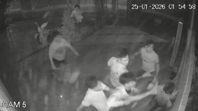 Điều tra vụ thanh ni&ecirc;n bị nh&oacute;m người đ&aacute;nh d&atilde; man l&uacute;c nửa đ&ecirc;m ở TP.HCM- Ảnh 1.