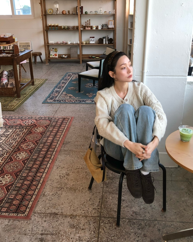 Mặc đẹp ngày se lạnh với 3 kiểu áo khoác nâng tầm quần jeans- Ảnh 5.