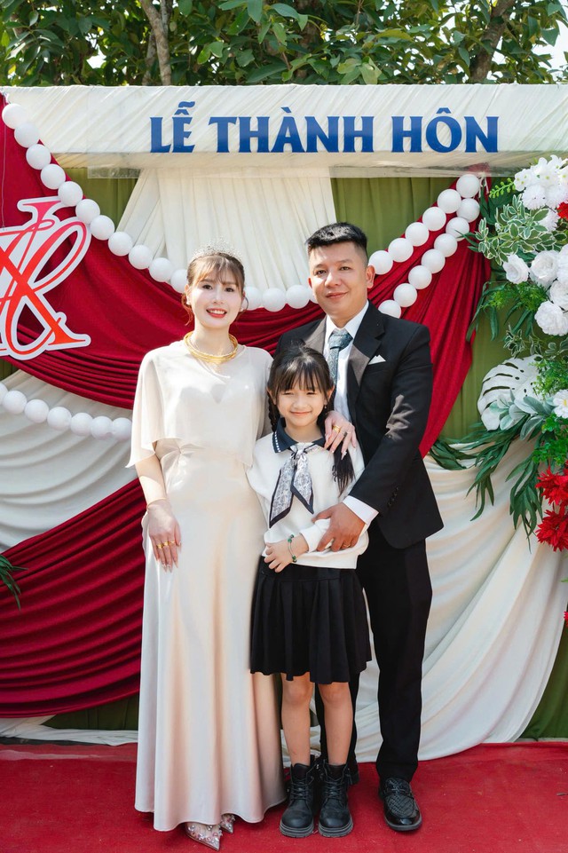 Bố mẹ chồng cũ đ&atilde;i 50 m&acirc;m cỗ gả con d&acirc;u, lời ch&agrave;ng rể mới x&uacute;c động - Ảnh 3.