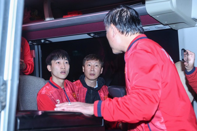 Chuyện giờ mới biết về trợ l&yacute; ng&ocirc;n ngữ của HLV Kim Sang-sik: Từng từ chối nhận việc v&igrave;&hellip;- Ảnh 2.