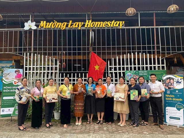 Người 'đ&aacute;nh thức' bản l&ograve;ng hồ s&ocirc;ng Đ&agrave;- Ảnh 2.