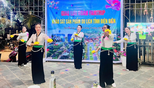 Người 'đ&aacute;nh thức' bản l&ograve;ng hồ s&ocirc;ng Đ&agrave;- Ảnh 3.