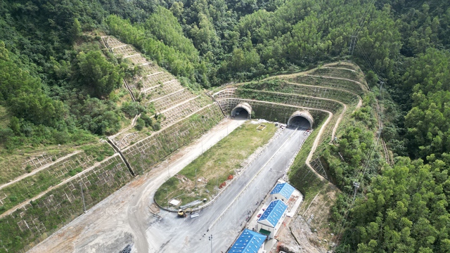 Cao tốc ph&iacute;a đ&ocirc;ng Gia Lai gấp r&uacute;t th&ocirc;ng xe trước Tết- Ảnh 3.