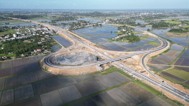 Cao tốc ph&iacute;a đ&ocirc;ng Gia Lai gấp r&uacute;t th&ocirc;ng xe trước Tết- Ảnh 1.