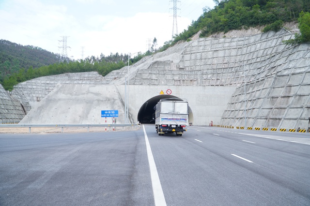 Cao tốc ph&iacute;a đ&ocirc;ng Gia Lai gấp r&uacute;t th&ocirc;ng xe trước Tết- Ảnh 5.