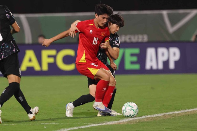 'Mỹ ơi cố l&ecirc;n': So&aacute;i ca U.23 Việt Nam được ban huấn luyện h&eacute;t cổ vũ trận tranh HCĐ, l&agrave; ai?- Ảnh 1.