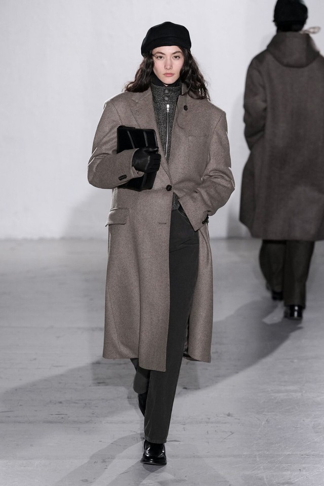 Màu xám không lạnh: bí quyết mặc gam màu công sở quen thuộc mà vẫn cuốn hút- Ảnh 1.