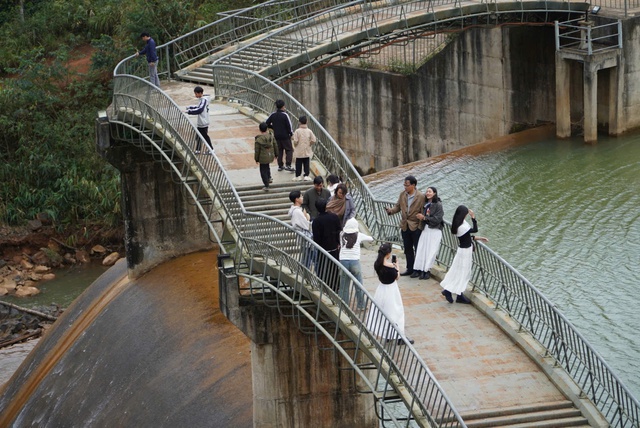 Đi du lịch dịp tết với người lạ: Nên hay không?- Ảnh 2. Đi du lịch dịp tết với người lạ: Nên hay không?- Ảnh 2.