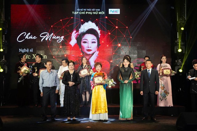 Hoa hậu-Nghệ sĩ Đức Xuân được vinh danh ‘Nghệ sĩ nhân ái vì cộng đồng 2025’- Ảnh 1. Hoa hậu-Nghệ sĩ Đức Xuân được vinh danh ‘Nghệ sĩ nhân ái vì cộng đồng 2025’- Ảnh 1.