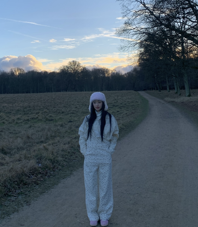 Quần yếm tạo nên diện mạo tươi mới mà không cần cầu kỳ  - Ảnh 3.