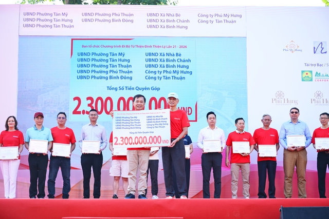 Hơn 7.000 người tham gia ‘Bước chân chia sẻ’- Ảnh 2. Hơn 7.000 người tham gia ‘Bước chân chia sẻ’- Ảnh 2.