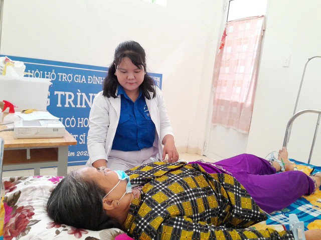 Chương tr&igrave;nh &lsquo;Xu&acirc;n chia sẻ y&ecirc;u thương&rsquo; đến với người d&acirc;n x&atilde; C&aacute;i B&egrave;, tỉnh Đồng Th&aacute;p- Ảnh 2.