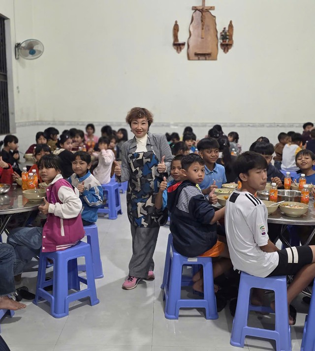 Hoa hậu-Nghệ sĩ Đức Xuân được vinh danh ‘Nghệ sĩ nhân ái vì cộng đồng 2025’- Ảnh 2. Hoa hậu-Nghệ sĩ Đức Xuân được vinh danh ‘Nghệ sĩ nhân ái vì cộng đồng 2025’- Ảnh 2.