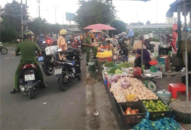 Cải tạo chợ B&agrave; Hom,giải b&agrave;i to&aacute;n bền vững xử l&yacute; bu&ocirc;n b&aacute;n lấn chiếm vỉa h&egrave; - Ảnh 8.