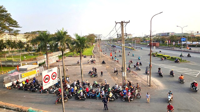 Cải tạo chợ B&agrave; Hom,giải b&agrave;i to&aacute;n bền vững xử l&yacute; bu&ocirc;n b&aacute;n lấn chiếm vỉa h&egrave; - Ảnh 2.