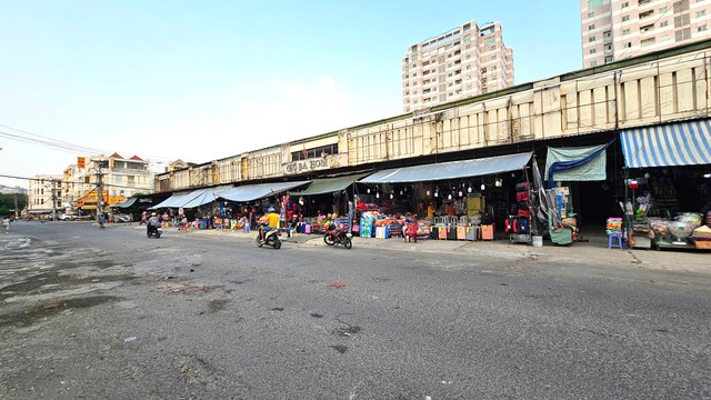 Cải tạo chợ B&agrave; Hom,giải b&agrave;i to&aacute;n bền vững xử l&yacute; bu&ocirc;n b&aacute;n lấn chiếm vỉa h&egrave; - Ảnh 3.