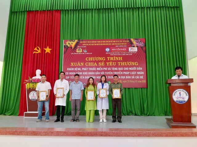 Chương tr&igrave;nh &lsquo;Xu&acirc;n chia sẻ y&ecirc;u thương&rsquo; đến với người d&acirc;n x&atilde; C&aacute;i B&egrave;, tỉnh Đồng Th&aacute;p- Ảnh 3.