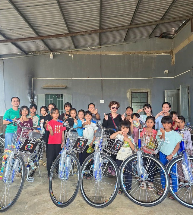 Hoa hậu-Nghệ sĩ Đức Xuân được vinh danh ‘Nghệ sĩ nhân ái vì cộng đồng 2025’- Ảnh 3. Hoa hậu-Nghệ sĩ Đức Xuân được vinh danh ‘Nghệ sĩ nhân ái vì cộng đồng 2025’- Ảnh 3.