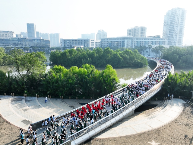 Hơn 7.000 người tham gia ‘Bước chân chia sẻ’- Ảnh 5. Hơn 7.000 người tham gia ‘Bước chân chia sẻ’- Ảnh 5.