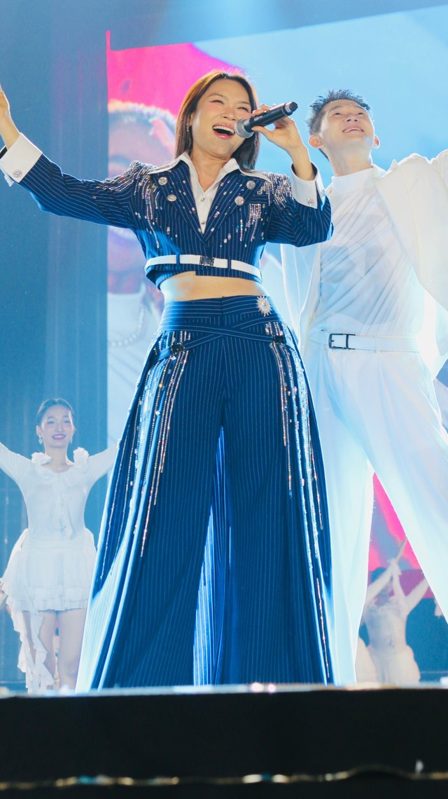 Mỹ T&acirc;m v&agrave; MONO khuấy đảo concert tại Quảng Ninh- Ảnh 1.