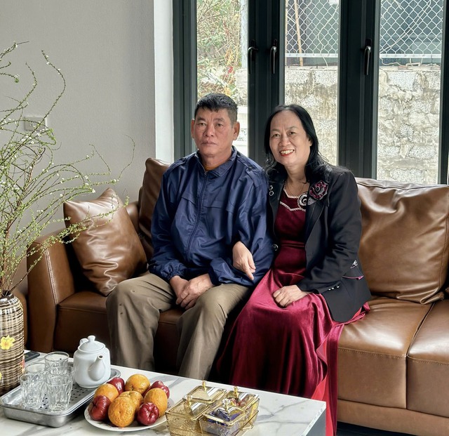 C&ocirc; g&aacute;i trẻ x&acirc;y nh&agrave; tặng bố mẹ để tri &acirc;n c&ocirc;ng lao nu&ocirc;i dưỡng - Ảnh 2.