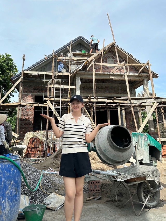 C&ocirc; g&aacute;i trẻ x&acirc;y nh&agrave; tặng bố mẹ để tri &acirc;n c&ocirc;ng lao nu&ocirc;i dưỡng - Ảnh 4.