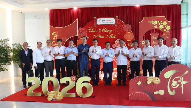 B&iacute; thư tỉnh ủy L&acirc;m Đồng thăm v&agrave; ch&uacute;c tết tại Trung t&acirc;m điện lực Vĩnh T&acirc;n - Ảnh 5.