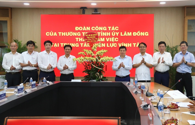 B&iacute; thư tỉnh ủy L&acirc;m Đồng thăm v&agrave; ch&uacute;c tết tại Trung t&acirc;m điện lực Vĩnh T&acirc;n - Ảnh 3.