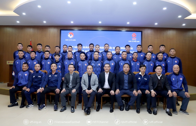 &lsquo;Mổ băng&rsquo; c&aacute;c t&igrave;nh huống VAR, Ban Trọng t&agrave;i c&oacute; động th&aacute;i đặc biệt khi V-League t&aacute;i xuất- Ảnh 5.