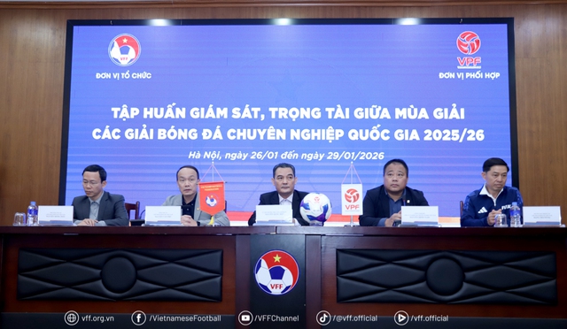 &lsquo;Mổ băng&rsquo; c&aacute;c t&igrave;nh huống VAR, Ban Trọng t&agrave;i c&oacute; động th&aacute;i đặc biệt khi V-League t&aacute;i xuất- Ảnh 1.