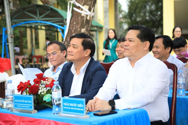 Khánh thành 20 công trình nhà vệ sinh trị giá 1,2 tỉ đồng cho học sinh Quảng Ngãi- Ảnh 5. Khánh thành 20 công trình nhà vệ sinh trị giá 1,2 tỉ đồng cho học sinh Quảng Ngãi- Ảnh 5.