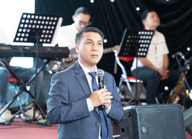 B&aacute;c sĩ l&agrave;m ca sĩ, h&aacute;t quy&ecirc;n g&oacute;p gần 675 triệu đồng cho bệnh nh&acirc;n dịp tết- Ảnh 2.