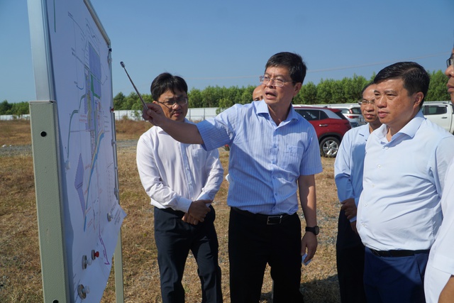 B&iacute; thư tỉnh ủy L&acirc;m Đồng thăm v&agrave; ch&uacute;c tết tại Trung t&acirc;m điện lực Vĩnh T&acirc;n - Ảnh 6.