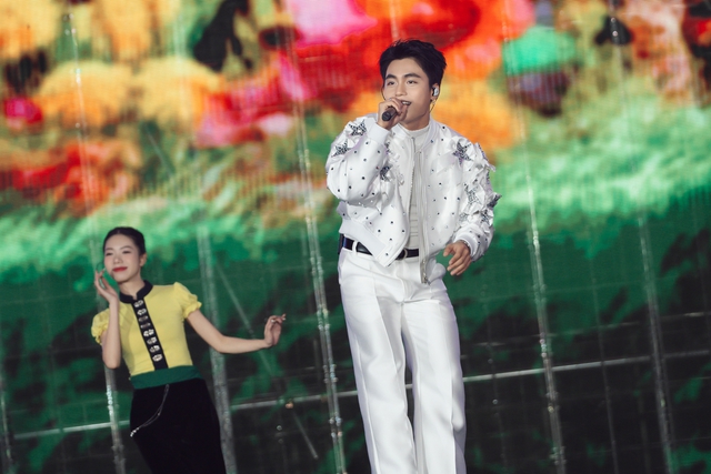 Mỹ T&acirc;m v&agrave; MONO khuấy đảo concert tại Quảng Ninh- Ảnh 3.