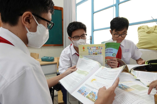 Sửa quy định về dạy th&ecirc;m, vẫn c&ograve;n những 'khoảng trống' - Ảnh 2.