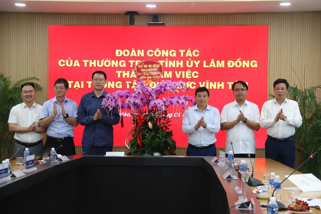 B&iacute; thư tỉnh ủy L&acirc;m Đồng thăm v&agrave; ch&uacute;c tết tại Trung t&acirc;m điện lực Vĩnh T&acirc;n - Ảnh 2.