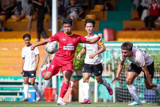 Trường ĐH Văn Lang - Trường ĐH C&ocirc;ng nghệ Đồng Nai: Trận đấu đầy duy&ecirc;n nợ - Ảnh 2.