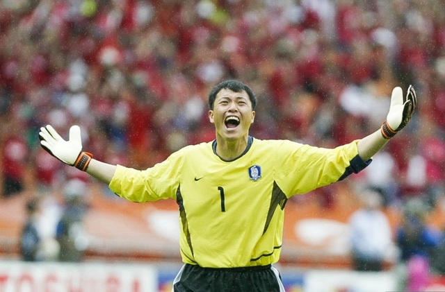 B&aacute;o H&agrave;n Quốc ca ngợi 'ph&ugrave; thủy lu&acirc;n lưu' đứng sau c&uacute; đổ người xuất thần của thủ m&ocirc;n Cao Văn B&igrave;nh- Ảnh 2.