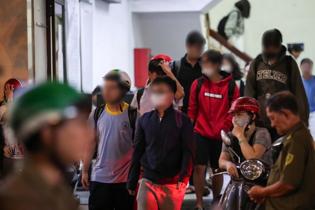 Sửa quy định về dạy th&ecirc;m, vẫn c&ograve;n những 'khoảng trống' - Ảnh 1.