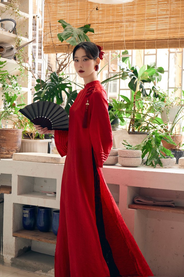 Bí quyết chọn phụ kiện cho áo dài thêm sang trọng, quý phái - Ảnh 2.