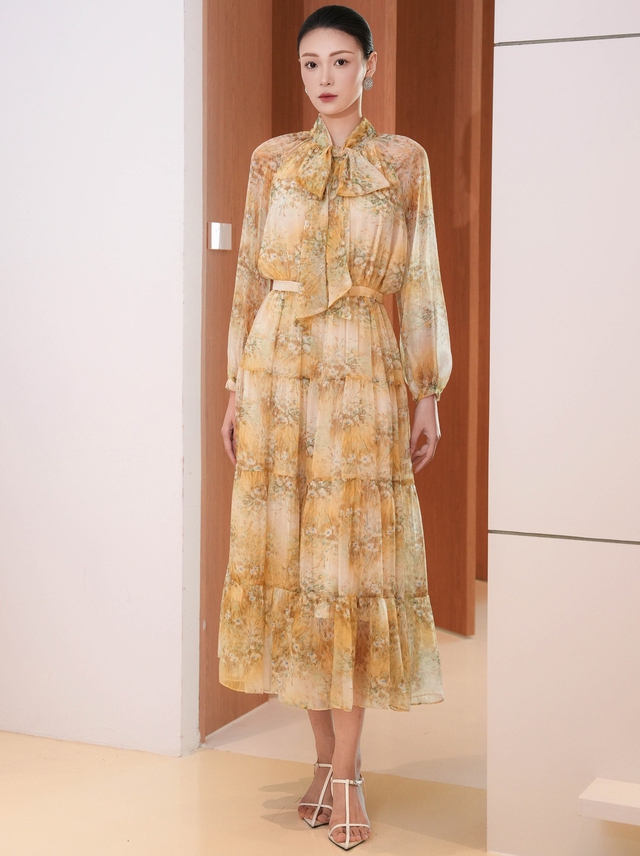  Đón chào mùa mới của váy hoa, trang phục họa tiết  - Ảnh 4.