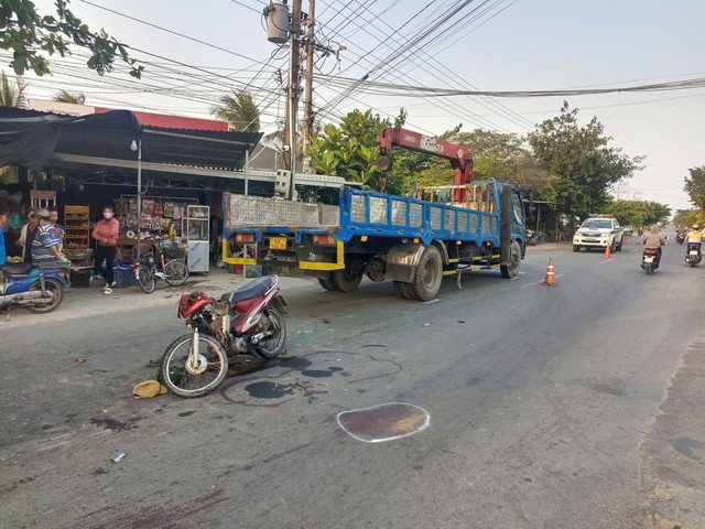 Đồng Th&aacute;p: Người đ&agrave;n &ocirc;ng tử vong sau va chạm với xe cẩu- Ảnh 1.