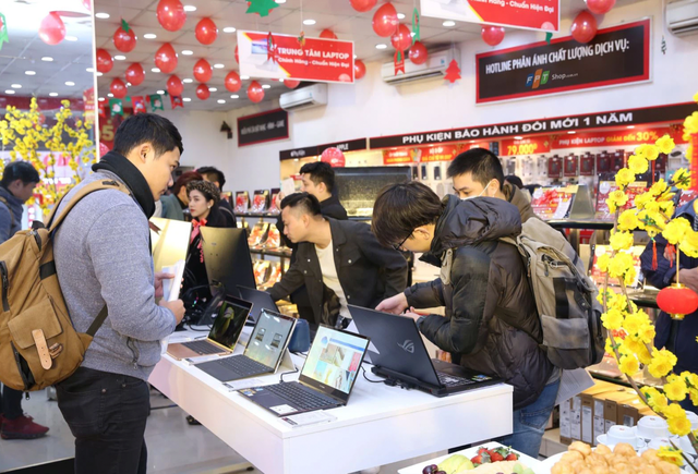 Thị trường smartphone, laptop mùa cuối năm 'ngược chiều' - Ảnh 2. Thị trường smartphone, laptop mùa cuối năm 'ngược chiều' - Ảnh 2.