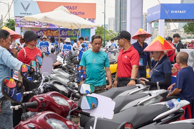 Hơn 406.000 xe m&aacute;y điện VinFast b&aacute;n trong năm 2025: Người Việt chuộng d&ograve;ng n&agrave;o? - Ảnh 1.