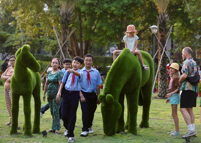 Trung t&acirc;m TP.HCM chỉnh trang đất trống đ&oacute;n xu&acirc;n th&ecirc;m 4 khu - Ảnh 1.