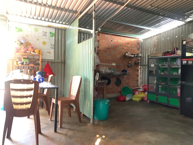 Mẹ suy thận nặng, hai con có thể không được đến trường- Ảnh 2. Mẹ suy thận nặng, hai con có thể không được đến trường- Ảnh 2.