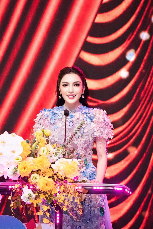 MC k&eacute;m 23 tuổi g&acirc;y ch&uacute; &yacute; khi h&aacute;t bolero c&ugrave;ng NSƯT Quang T&egrave;o l&agrave; ai?- Ảnh 2.